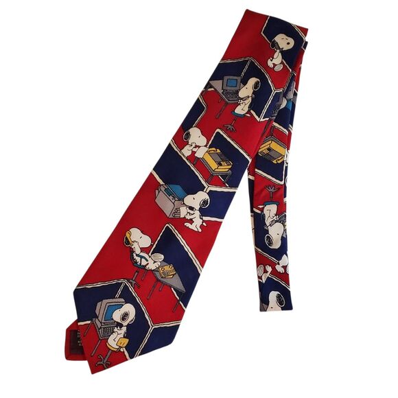 Peanuts Snoopy "Is it Friday Yet?" silk neck tie office desk work - Picture 1 of 5